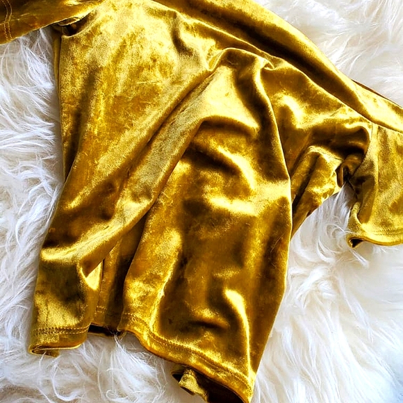 Golden medium crop top - Picture 1 of 2